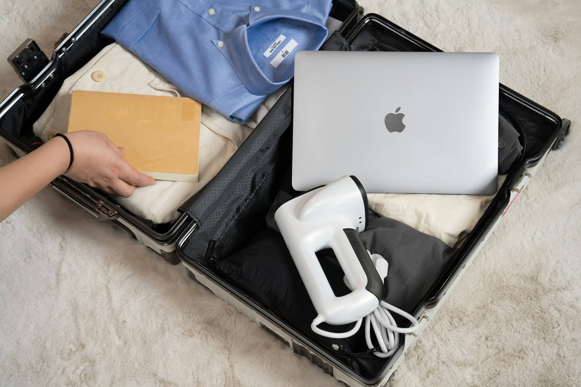 Go-To Ways to Pack Accessories before Traveling